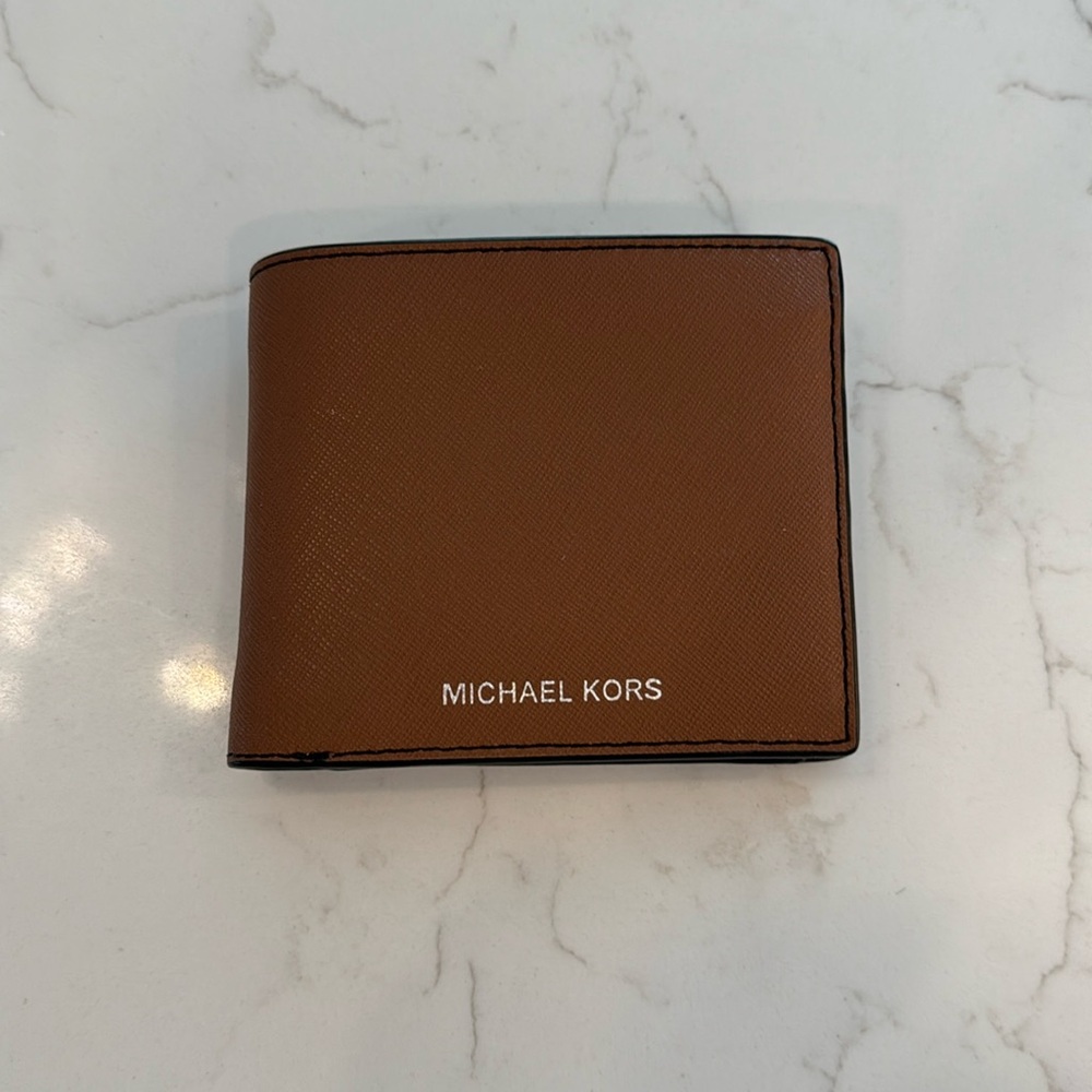 NWT Michael Kors Harrison Billfold Wallet with coin pocket